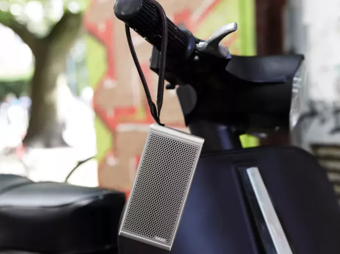 Musik när du är på språng: Loewe lanserar bärbar Bluetooth högtalare, pläterad med äkta guld