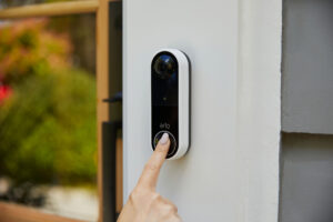 Arlo lanserar essential wire-free video doorbell 3
