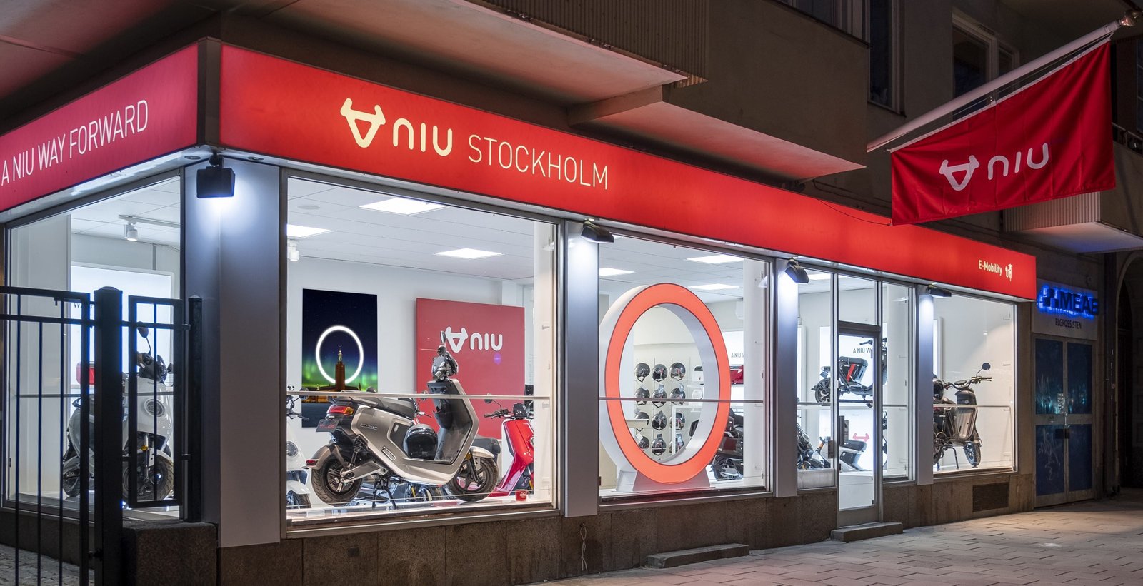 NIU öppnar världens första obemannade butik för personfordon – i Stockholm NIU öppnar världens första obemannade butik för personfordon – i Stockholm