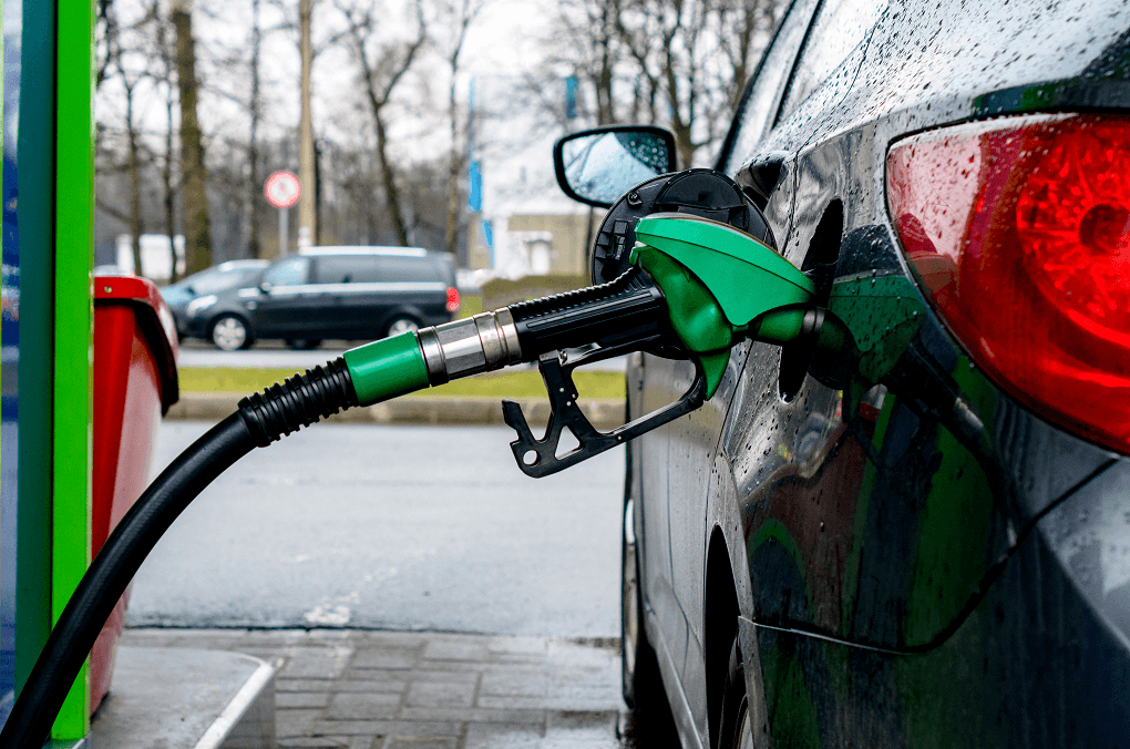 Höga bränslepriser får nu varannan att köra mindre