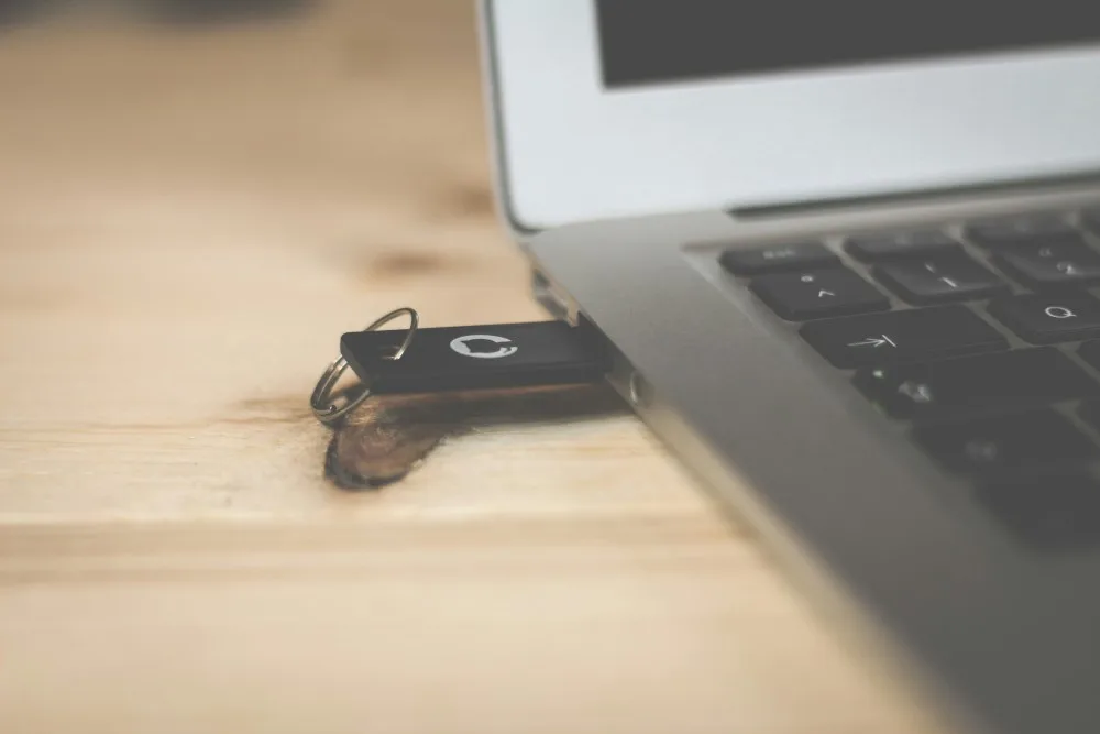 Cyberangrepp med USB-minnen ett nygammalt hot