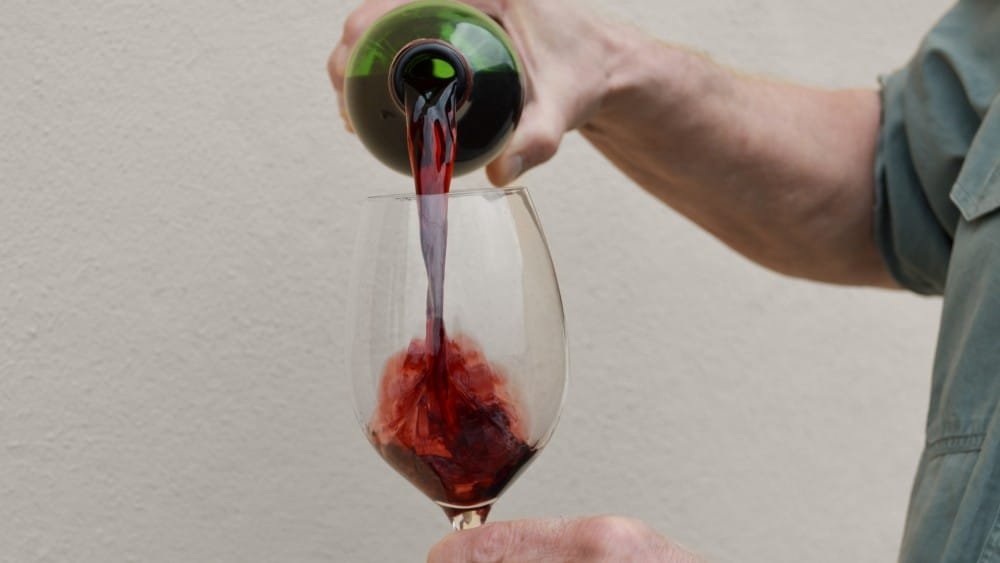 Varannan svensk kan tänka sig att handla vin online