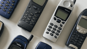 Dumtelefonerna trendar nu på Tradera