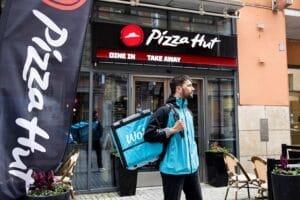 Pizza Hut lanserar hemleverans i sin app via samarbete med Wolt