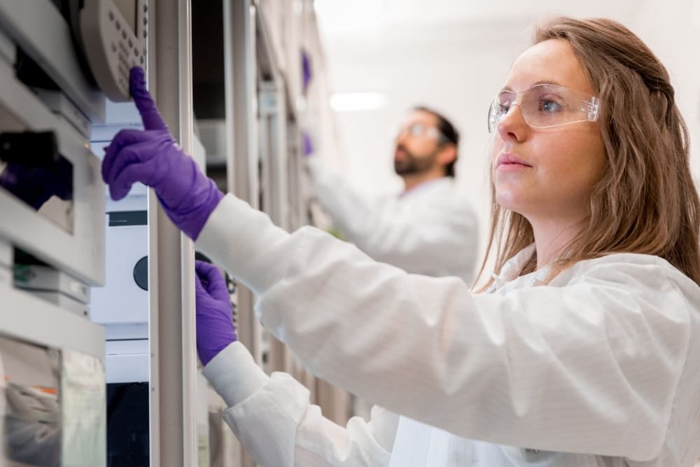 Thermo Fisher Scientific och DHL Express samarbetar för att minska växthusgasutsläppen från global frakt