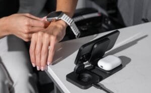 mophie lanserar 3-i-1 reseladdare med MagSafe och nya mobilhållare för bilen