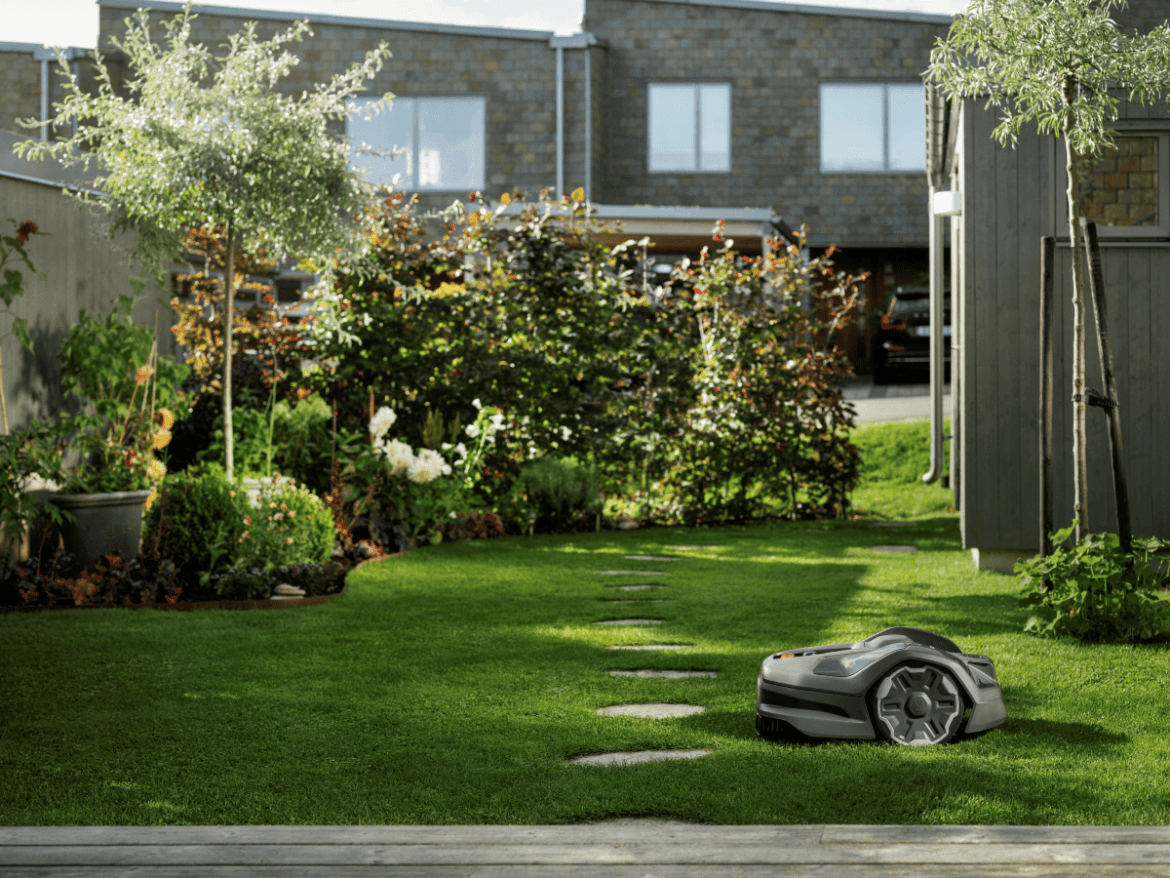 Husqvarna firar 30 år och med revolutionerande AI driven teknik