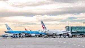 Air France-KLM och Amadeus i samarbete för att accelerera flygbolagets omvandling till modern detaljhandel Air France-KLM och Amadeus i samarbete för att accelerera flygbolagets omvandling till modern detaljhandel