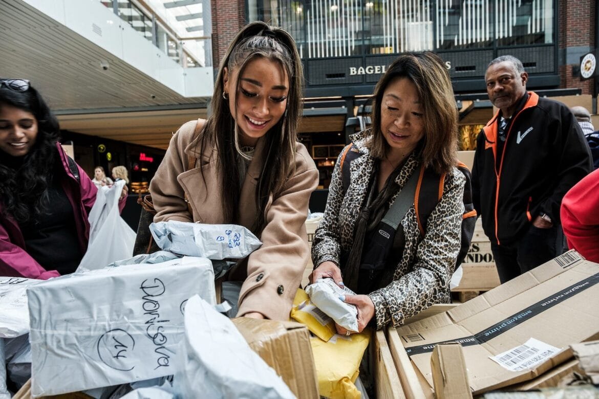 Succékonceptet "borttappade paket” kommer nu till Stockholm