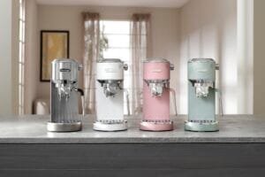 De’Longhi välkomnar våren med nya Dedica Duo – stilren design och Cold Brew-teknologi De’Longhi välkomnar våren med nya Dedica Duo – stilren design och Cold Brew-teknologi