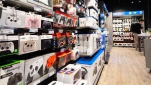 Webhallen firar inflytt i Solna Centrum med stor öppningsfest