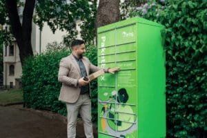 Bring placerar ut hundratals paketboxar hos Coop