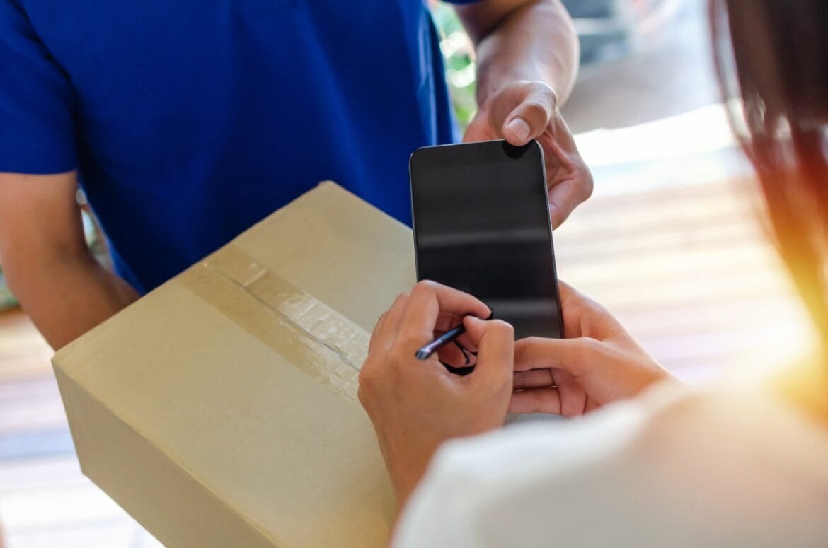8 av 10 konsumenter unga e-handelskonsumenter fortfarande upplever leveransproblem