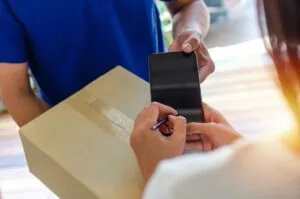 8 av 10 konsumenter unga e-handelskonsumenter fortfarande upplever leveransproblem
