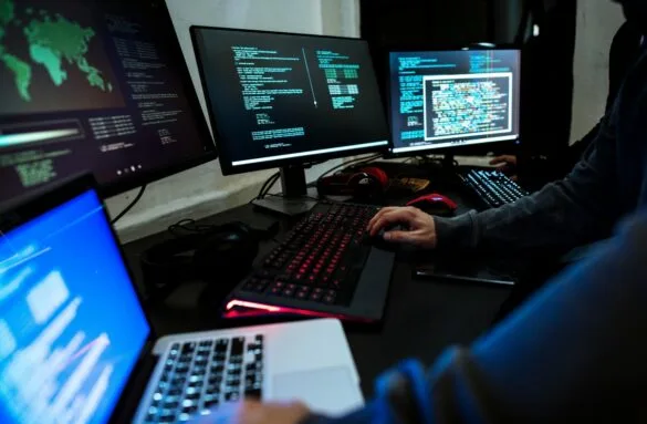 Hackare använder företagets egna verktyg för att undgå upptäckt