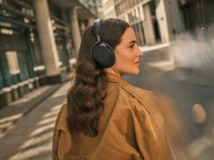 Jabra Evolve3 85 Street Female 2 Large RGB dffs