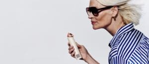 PF01 PPIBPITRCOR 037 RGB InUse Talent Woman Sunglasses SideOn A0 MONO