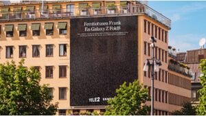 50 000 Frank och en Samsung – Tele2 förvandlar Hötorget till gigantisk brainteaser