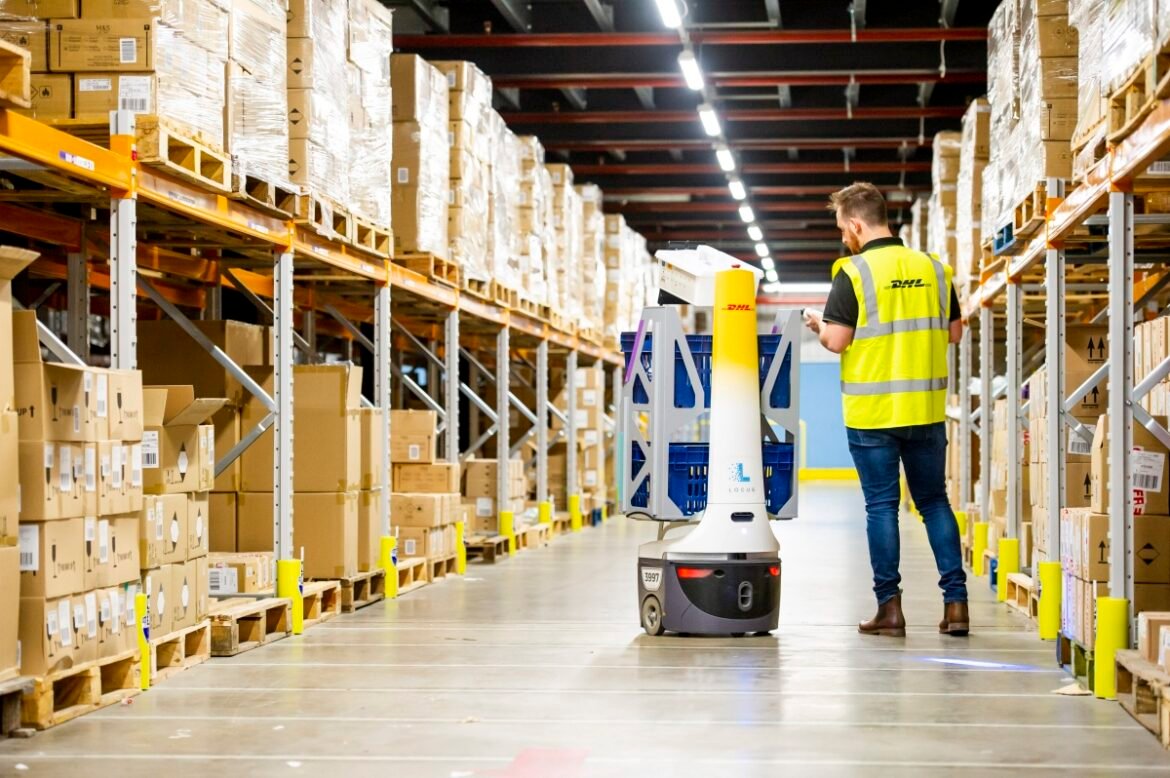 AI går från assistans till handling medan människan fortsatt står i centrum för logistiken, visar DHL Logistics Trend Radar