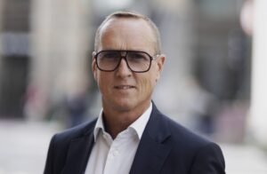 Svensk Handel besöker Synsams secondhandverkstad – media bjuds in att se cirkulär handel i praktiken
