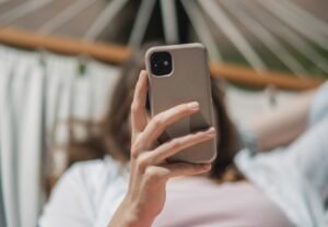 Svensken har 10 000 bilder i mobilen – kvinnor samlar nästan dubbelt så många som män