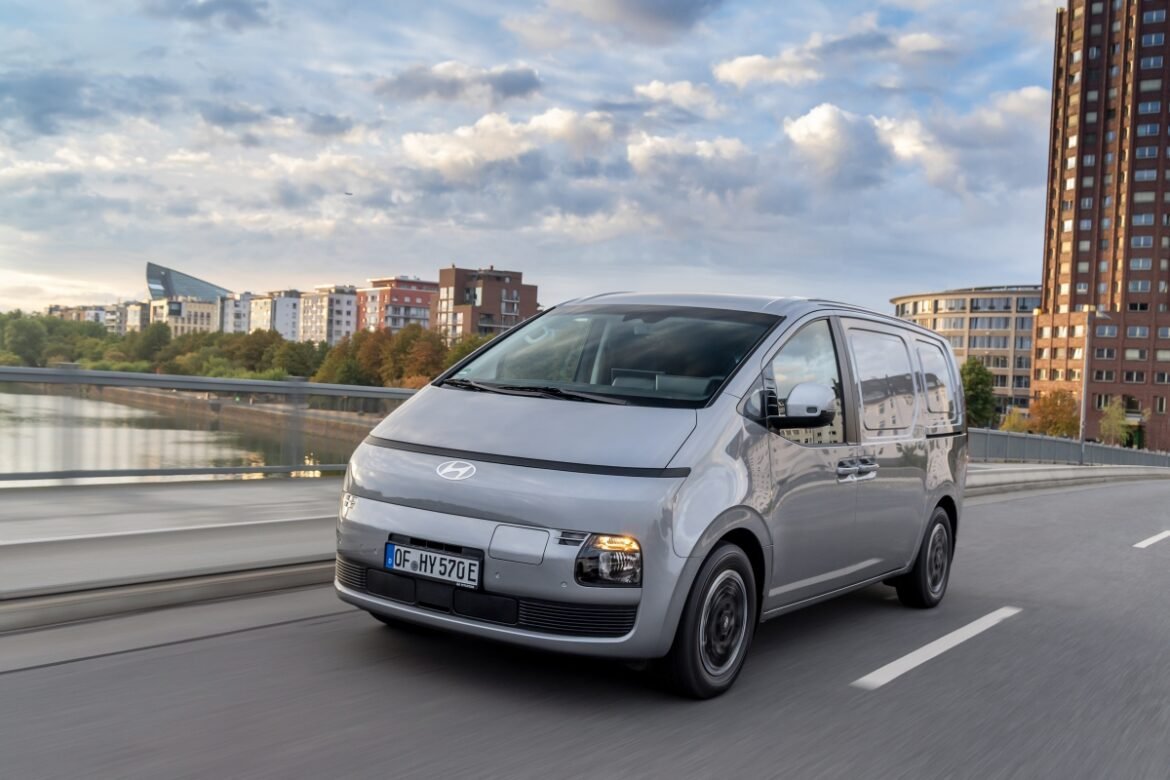 Hyundai sätter en ny standard i det elektriska transportbilssegmentet med STARIA Cargo
