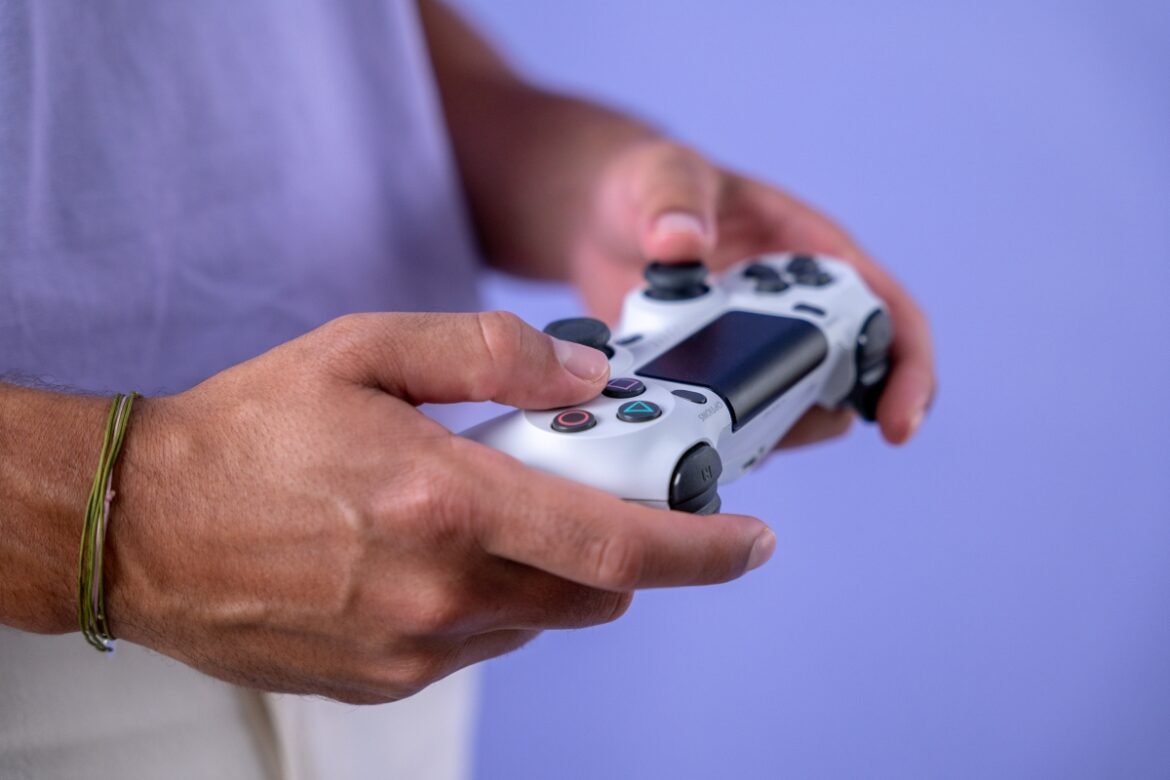 Nu kan du sälja din gamla mobil, surfplatta och spelkonsol hos refurbed