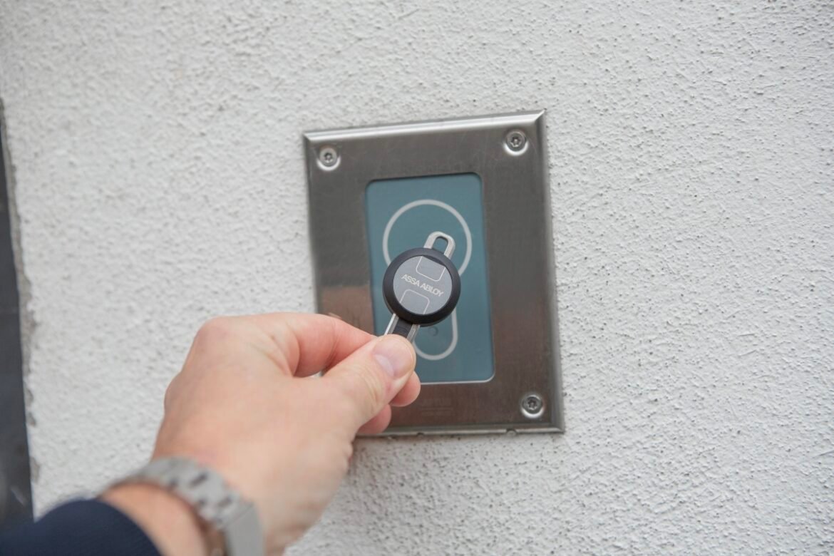 Effektivare fastighetsförvaltning i sikte när ASSA ABLOY integrerar eCLIQ med Aptus