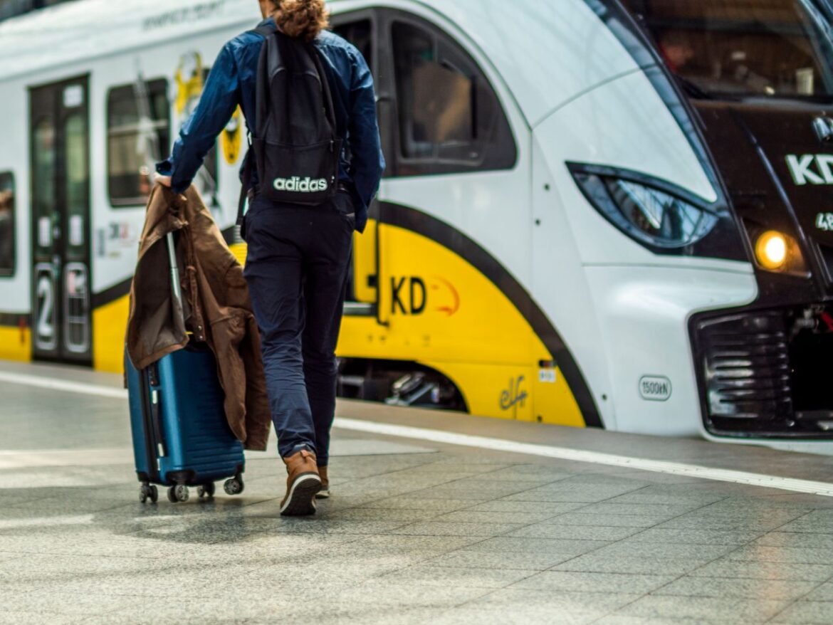 Hotels.com avslöjar en ny resetrend: “Midautumn Reset” – 59 %* av svenskarna upplever utmattning efter semestern